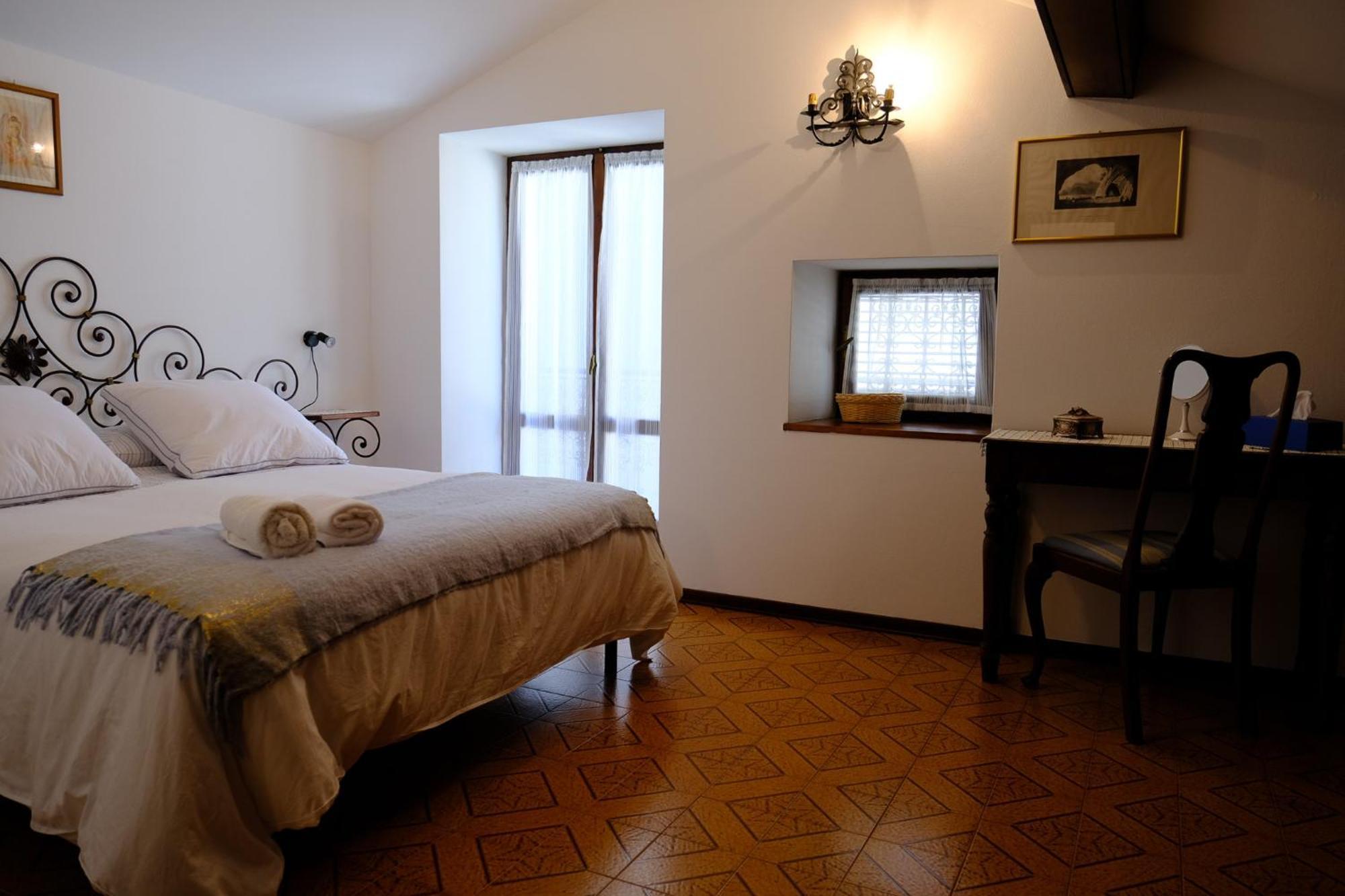La Casa Dei Perci Apartment วาเรนนา ภายนอก รูปภาพ