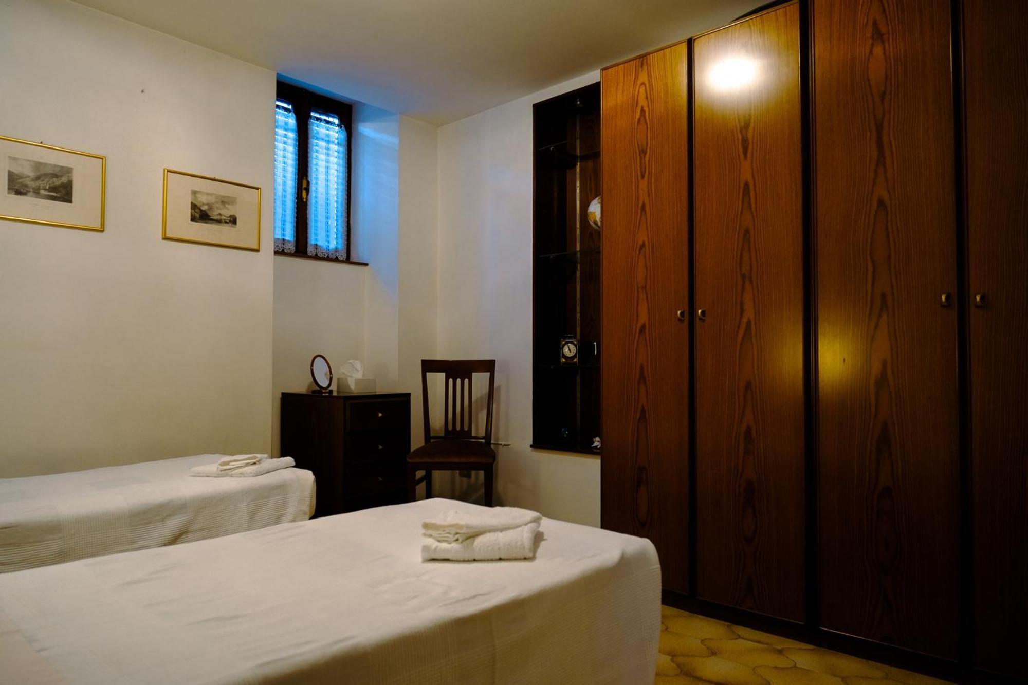 La Casa Dei Perci Apartment วาเรนนา ภายนอก รูปภาพ