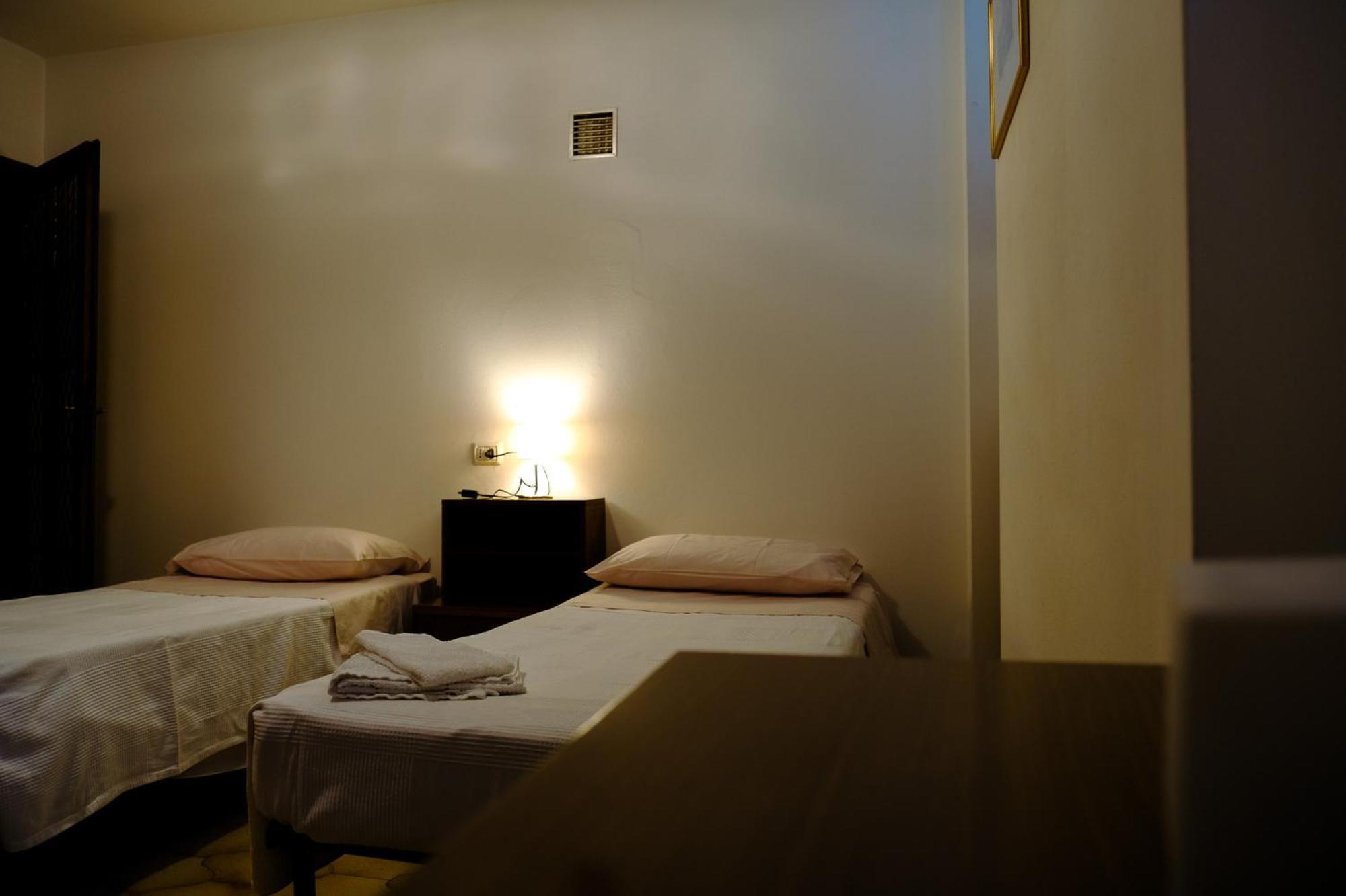 La Casa Dei Perci Apartment วาเรนนา ภายนอก รูปภาพ