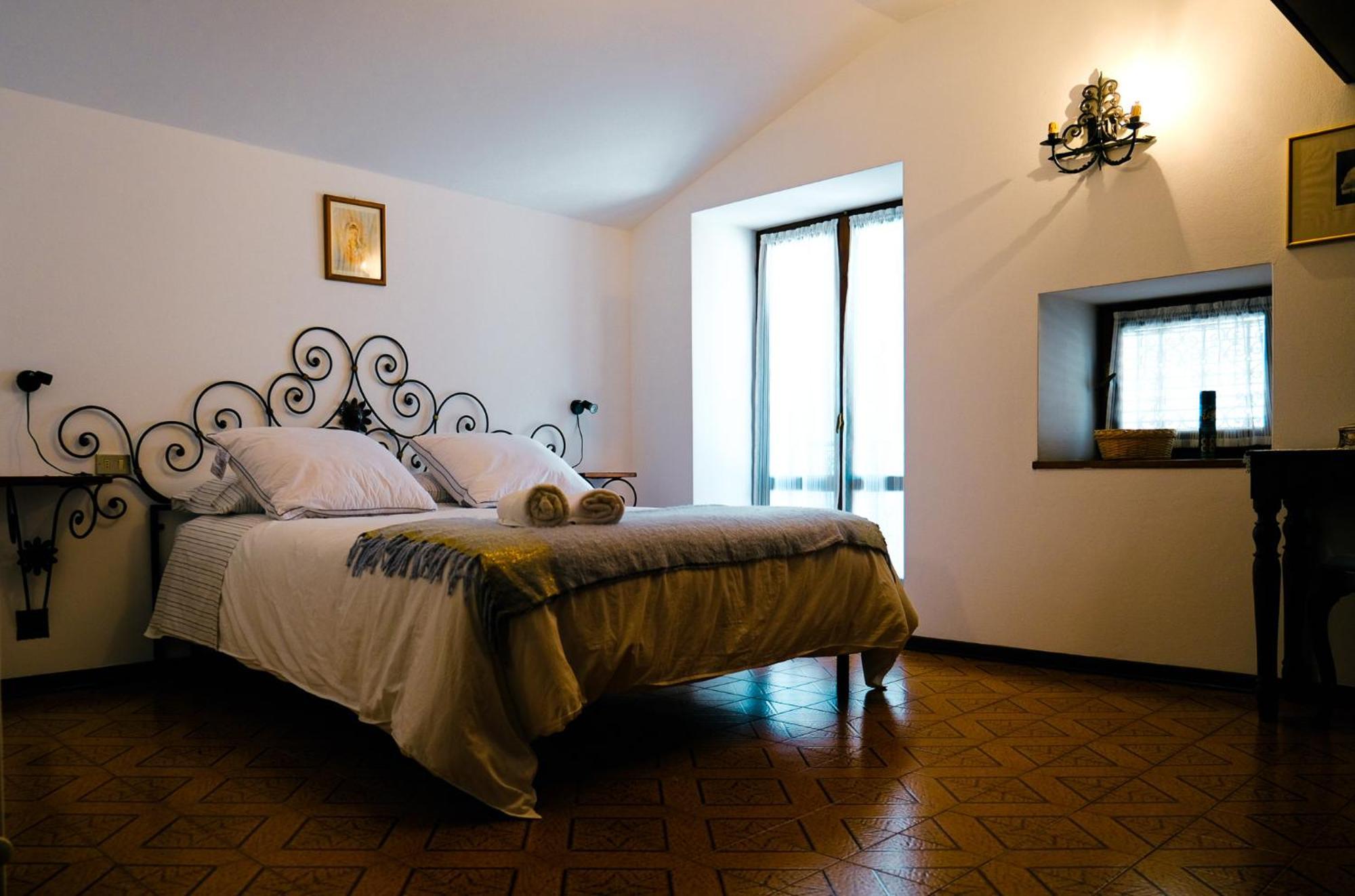 La Casa Dei Perci Apartment วาเรนนา ภายนอก รูปภาพ