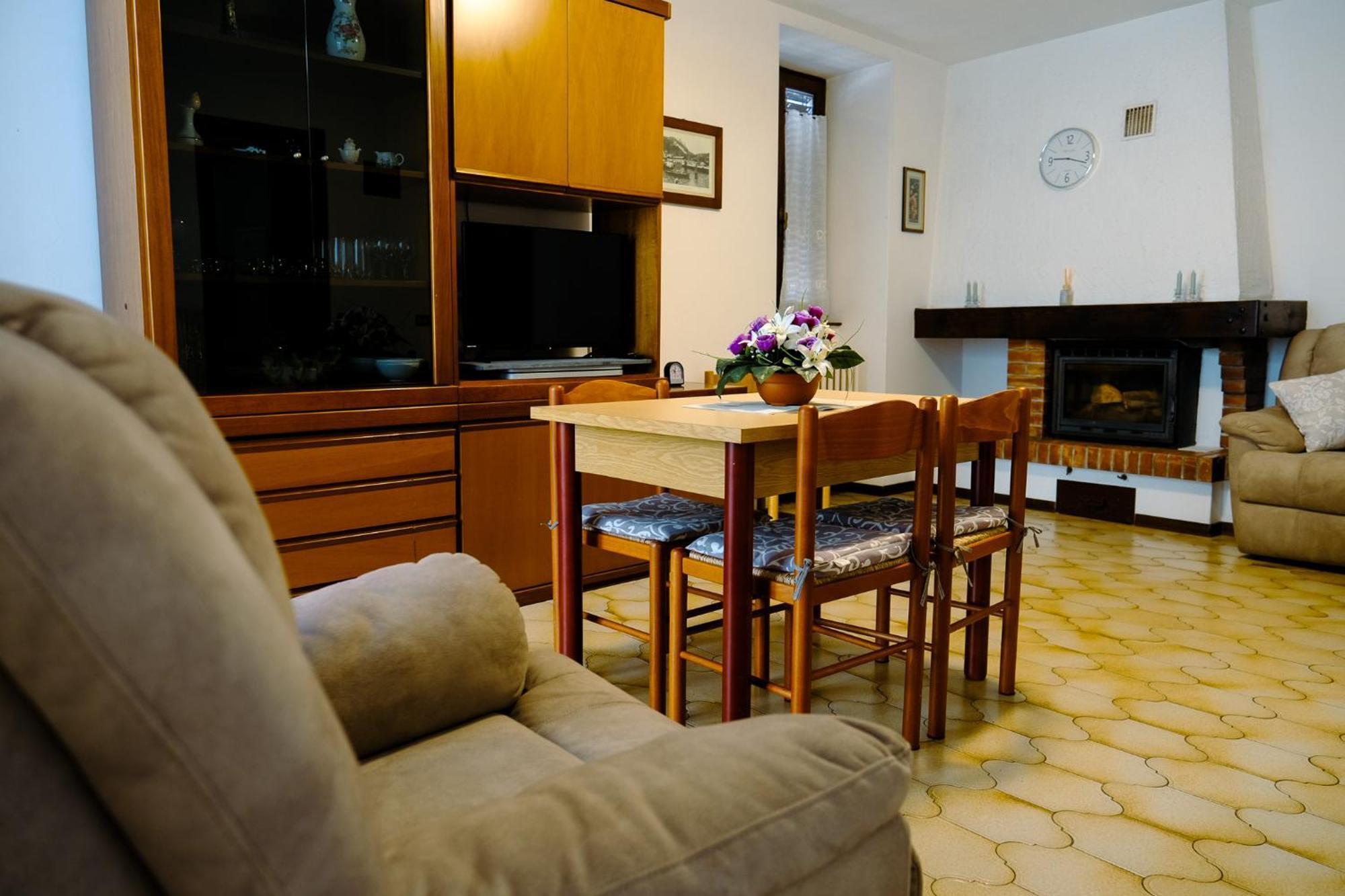 La Casa Dei Perci Apartment วาเรนนา ภายนอก รูปภาพ