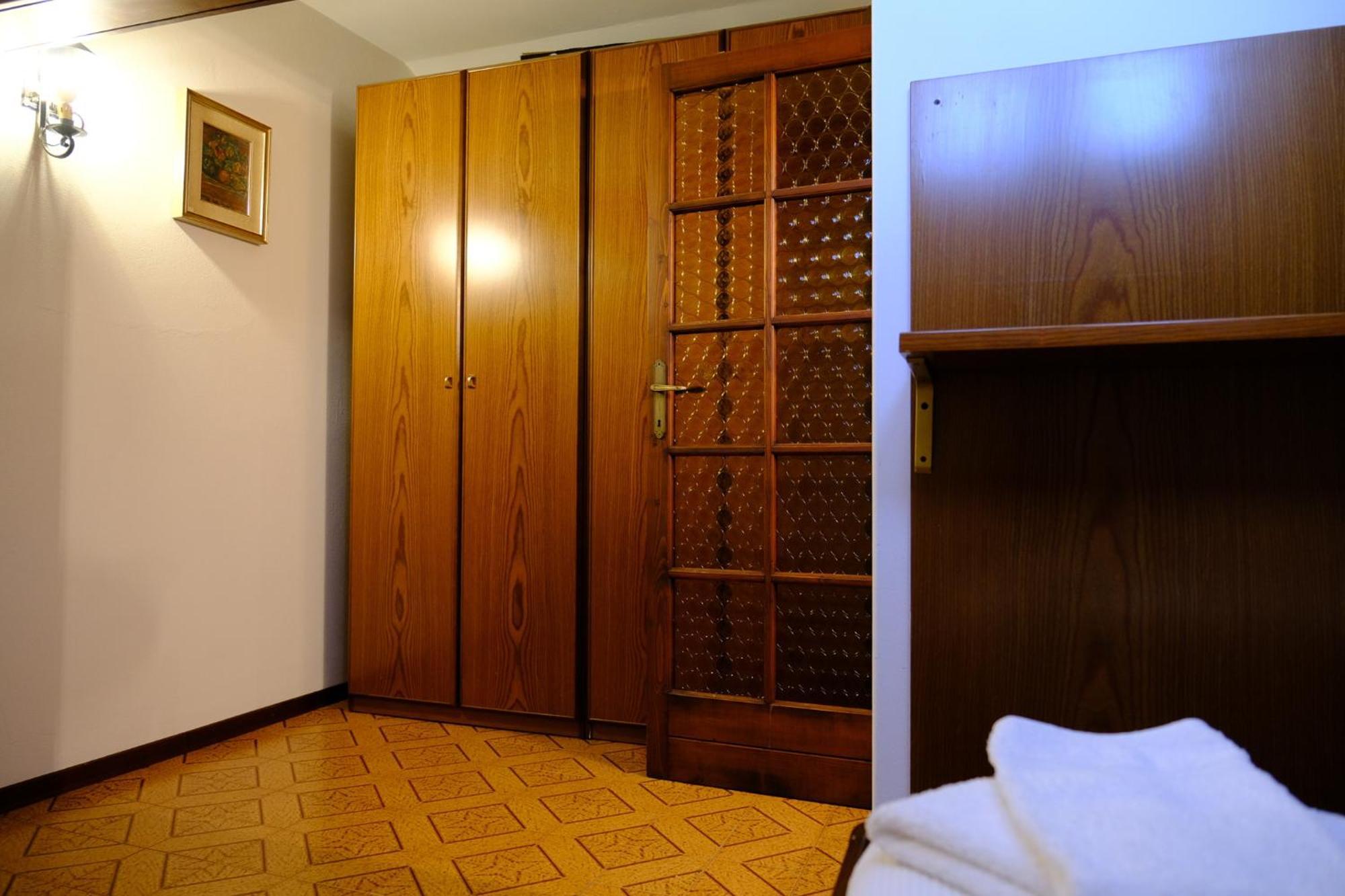 La Casa Dei Perci Apartment วาเรนนา ภายนอก รูปภาพ